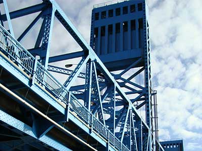 桥梁，建筑和大型结构长期监测